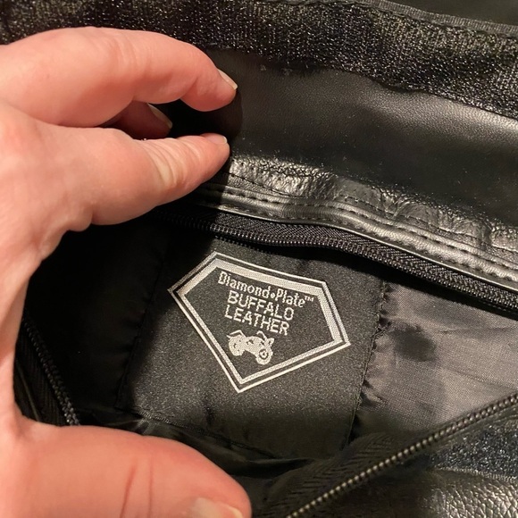 Black Buffalo Leather Windshield Bag - Picture 4 of 6